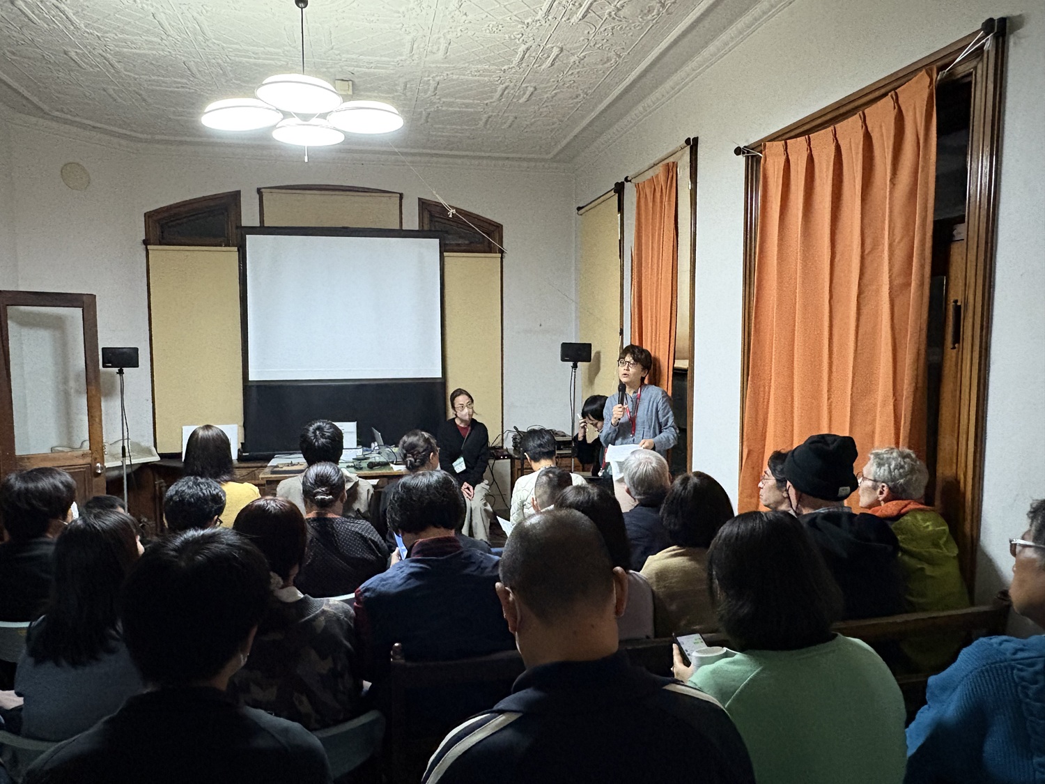 「台日家庭電影:小規格、大宇宙」單元共同策展人史惟筑開場介紹 「台日家庭電影:小規格、大宇宙」單元共同策展人史惟筑開場介紹